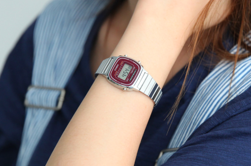 RELOJ CASIO RETRO DIGITAL LA670WA-4DF MUJER